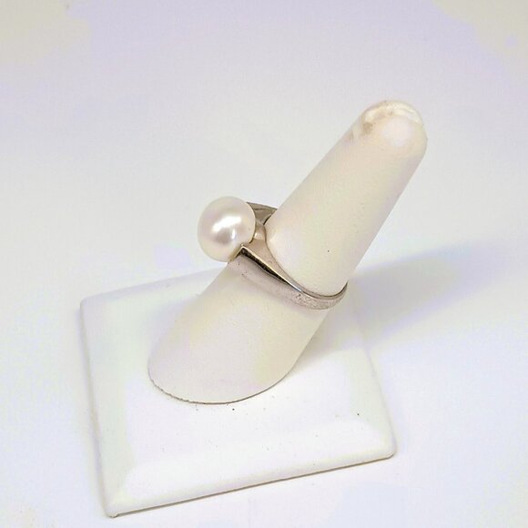 Silver Tone Large Pearl Ring 7.5 Beautiful Fashion Jewelry - Picture 1 of 10